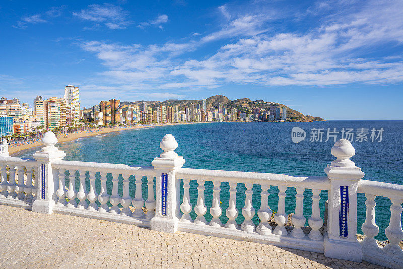 Benidorm Levante beach from Balcon del Mediterraneo报道